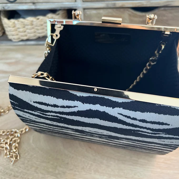Clutch Zebra Muster – elegante Damen Abendtasche mit silbernem Henkel