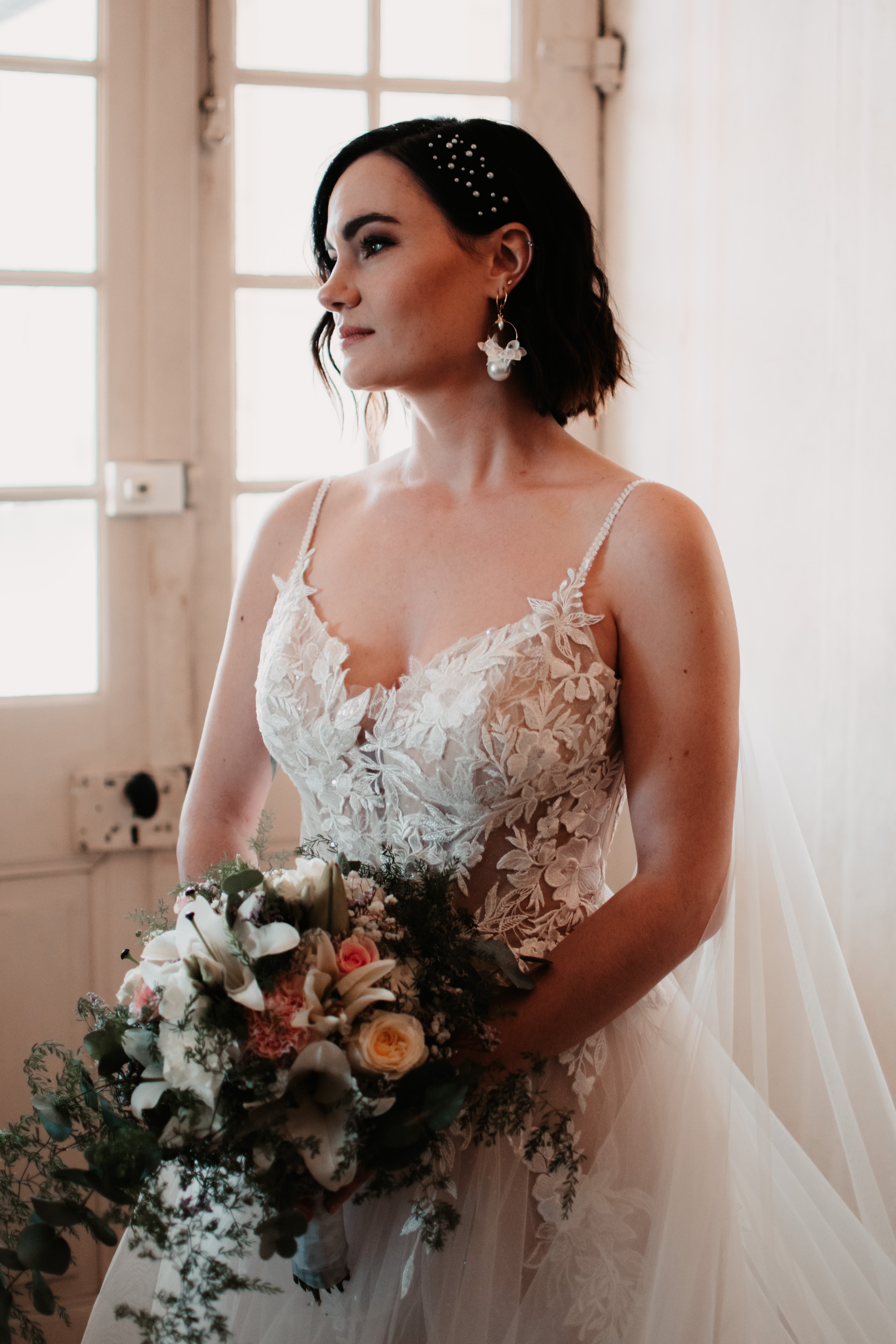 Perlen Ohrring – Statement Brautohrringe mit großer Perle & Spitzenblumen