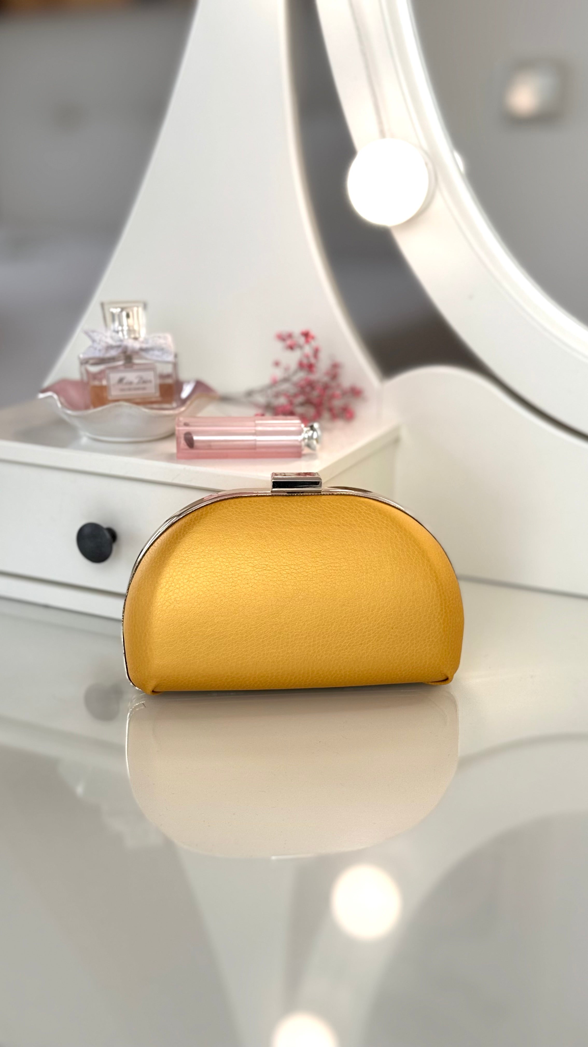 Gelbe Clutch – Elegante Abendtasche aus Lederimitat mit Goldkette