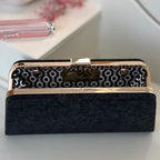 Schwarze elegante Clutch Tasche – Abendtasche mit goldener Kette für Damen