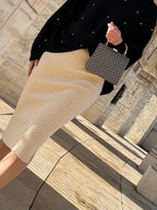 Clutch Schwarzweiß – Elegante Abendtasche mit goldenem Henkel