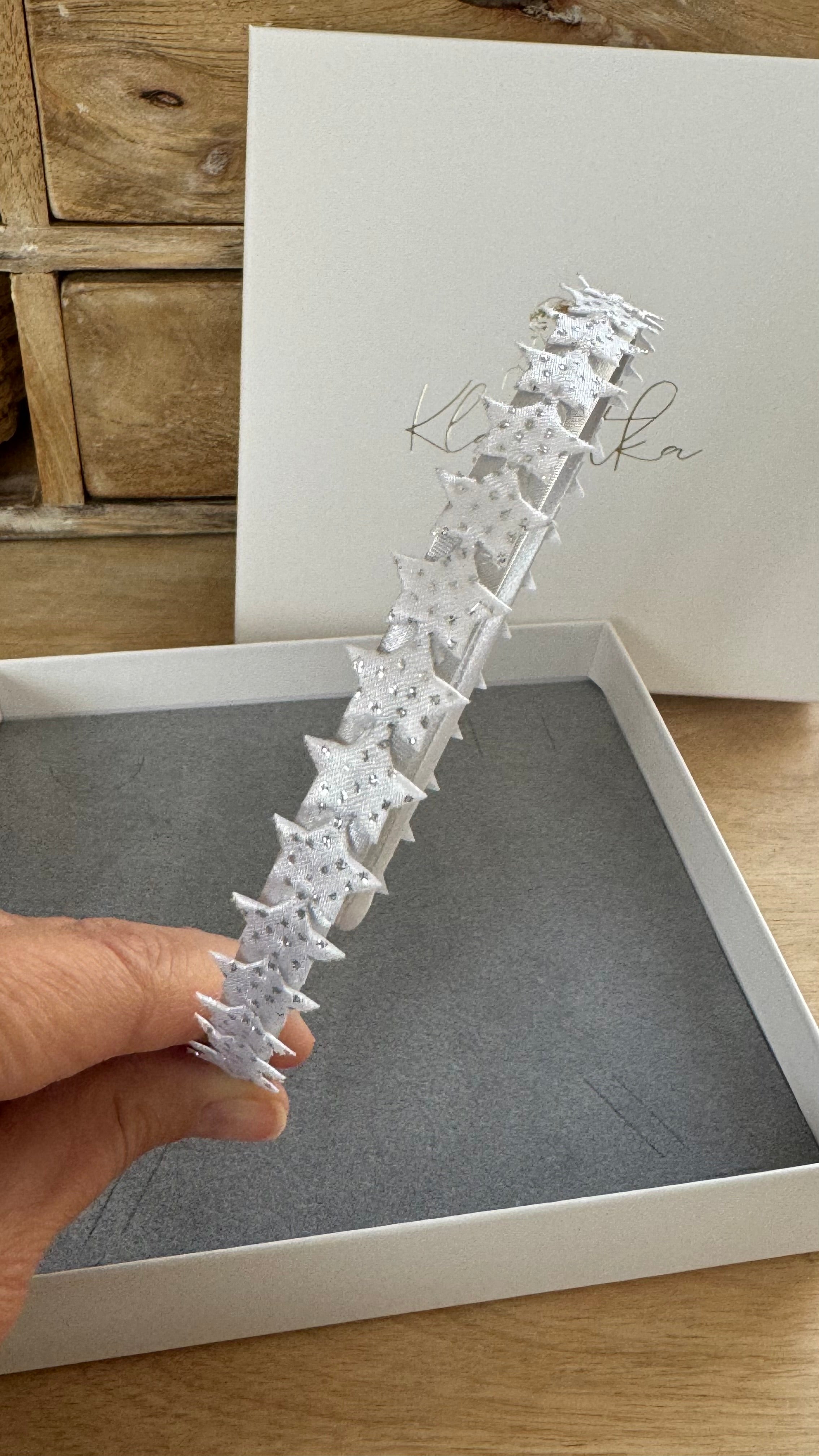 Glitzer Haarreif Kommunion – Sterne in Weiß & Silberglitzer