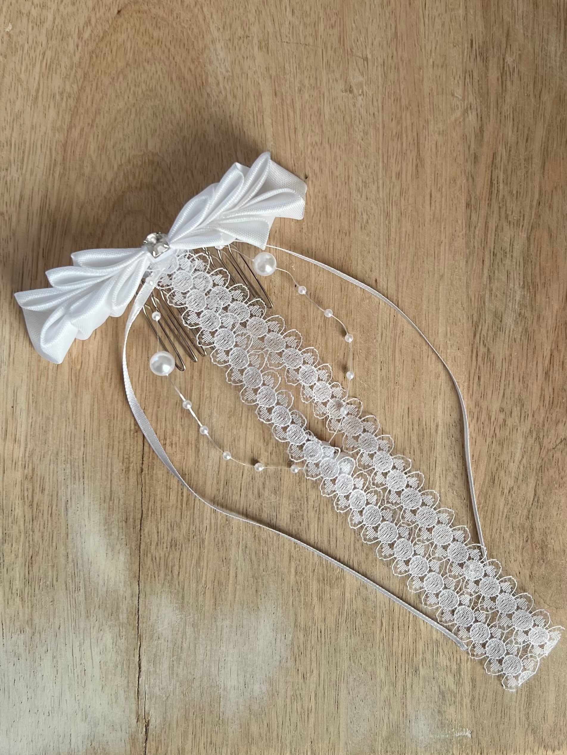 Schleifen Kommunion – Haarkamm mit Schleife, Bändern & Strassstein