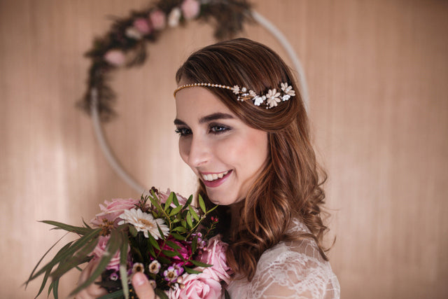Bridal Stirnband – Vintage Haarband mit Blumen, Bronzeelementen & Swarovski