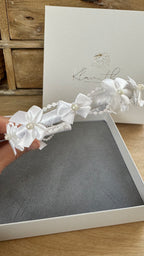 Perlen Haarreif Kommunion – Weißes Schleifen- & Perlenband