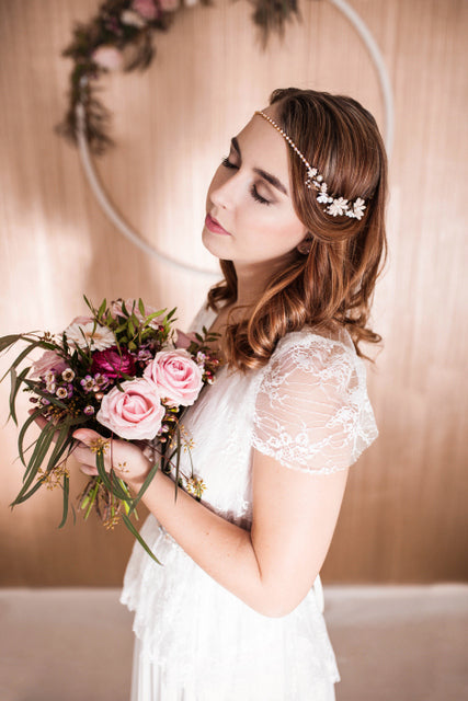 Bridal Stirnband – Vintage Haarband mit Blumen, Bronzeelementen & Swarovski