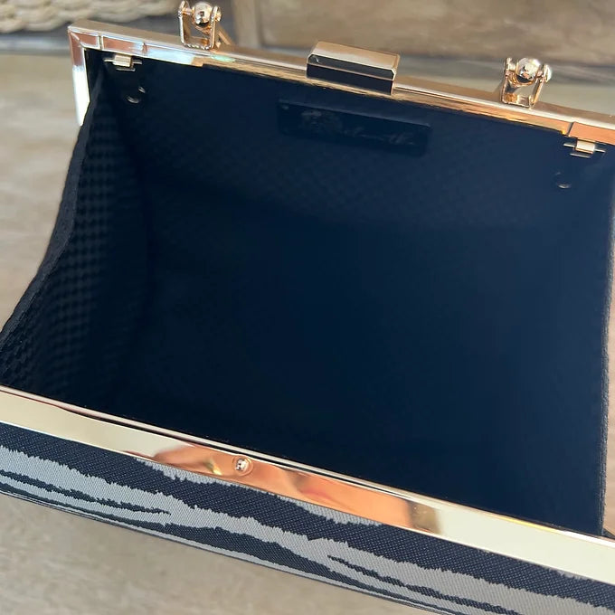 Clutch Zebra Muster – elegante Damen Abendtasche mit silbernem Henkel
