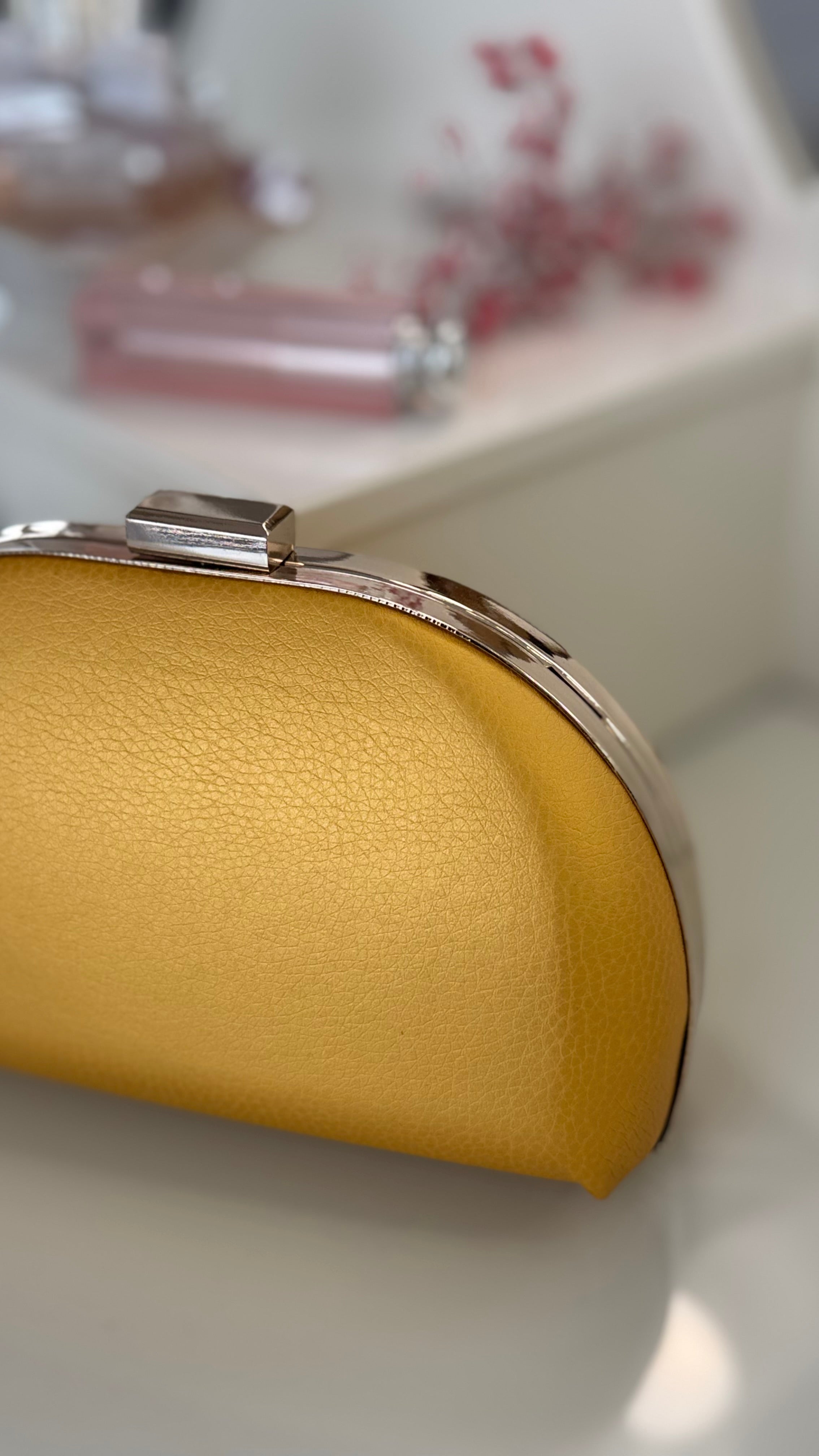 Gelbe Clutch – Elegante Abendtasche aus Lederimitat mit Goldkette