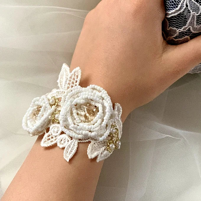 Braut Vintage-Armband aus Zarte Spitze, Perlen und Satinband