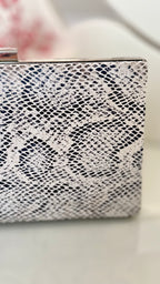 Elegante Abendtasche Snake Print Weiß-Schwarz – Damen Clutch