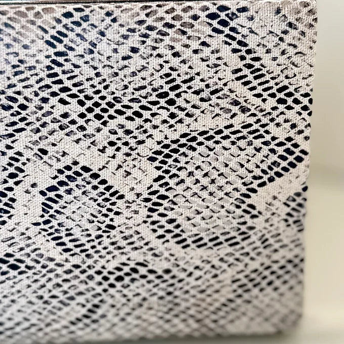 Clutch Snake Print – elegante Abendtasche in Schlangenoptik Weiß Schwarz | Damen