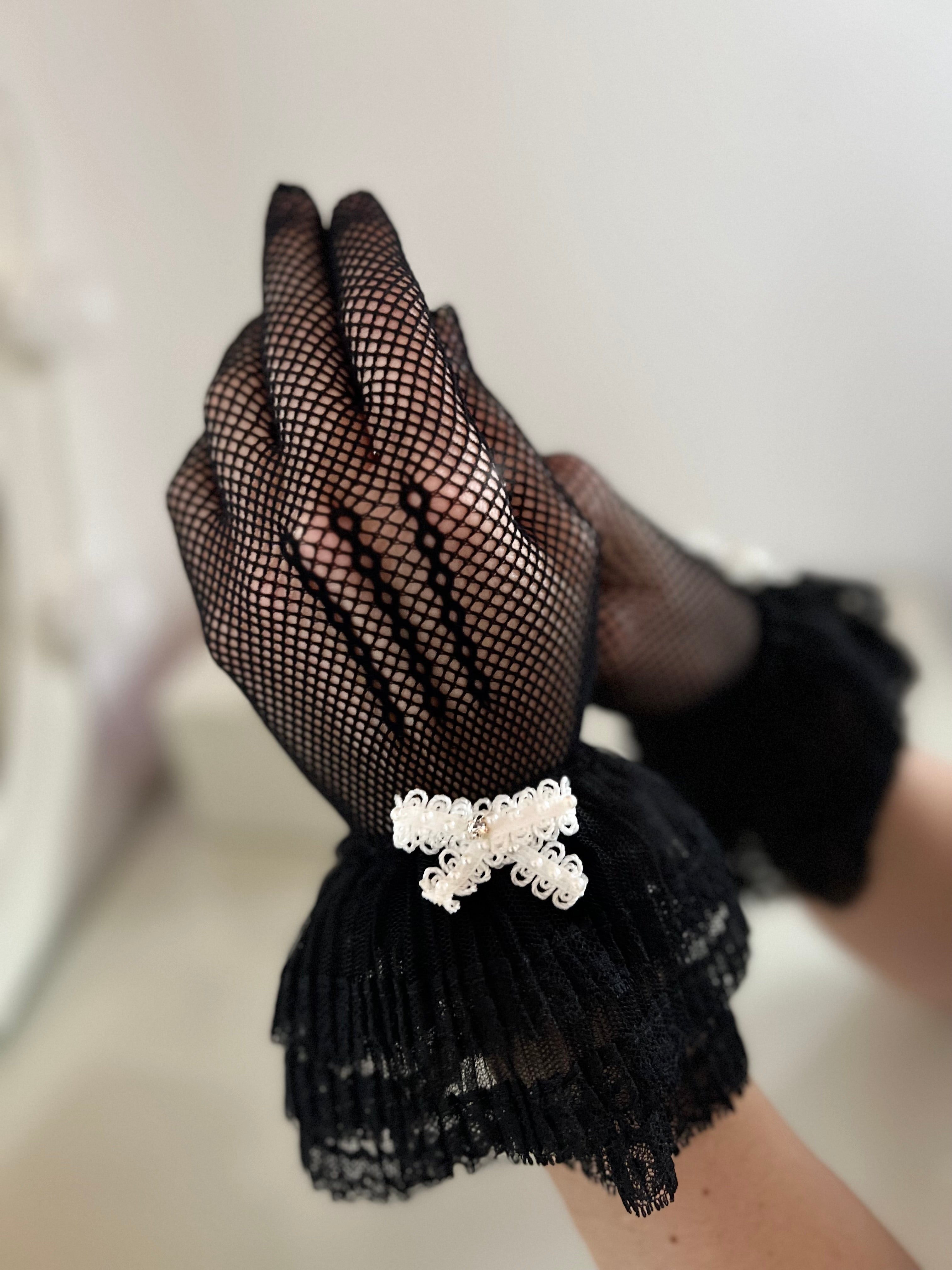 Abendhandschuhe – Elegante Spitzenhandschuhe mit feinen Perlen