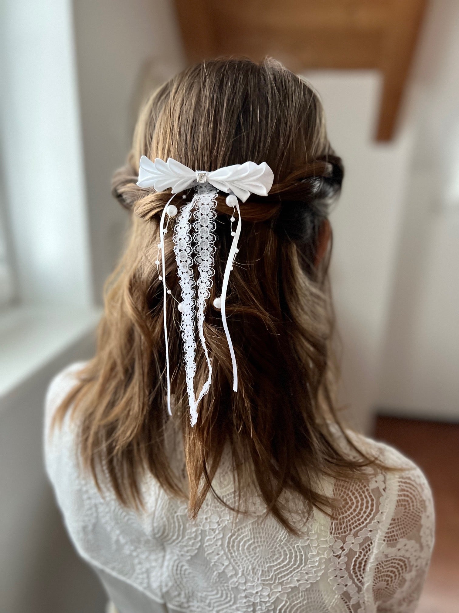 Schleifen Kommunion – Haarkamm mit Schleife, Bändern & Strassstein