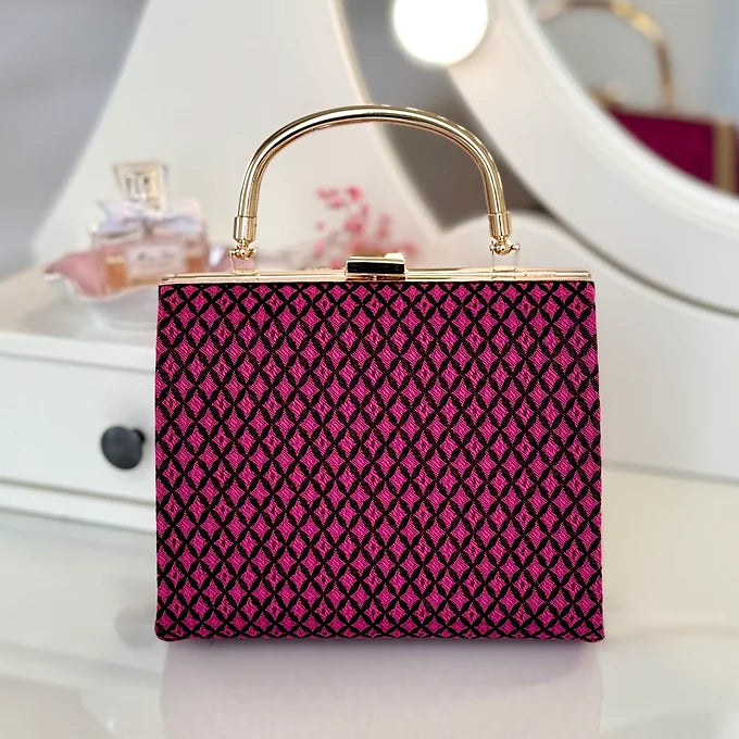 Pink Clutch schwarz gemustert – elegante Abendtasche pink mit Tragekette & Henkel