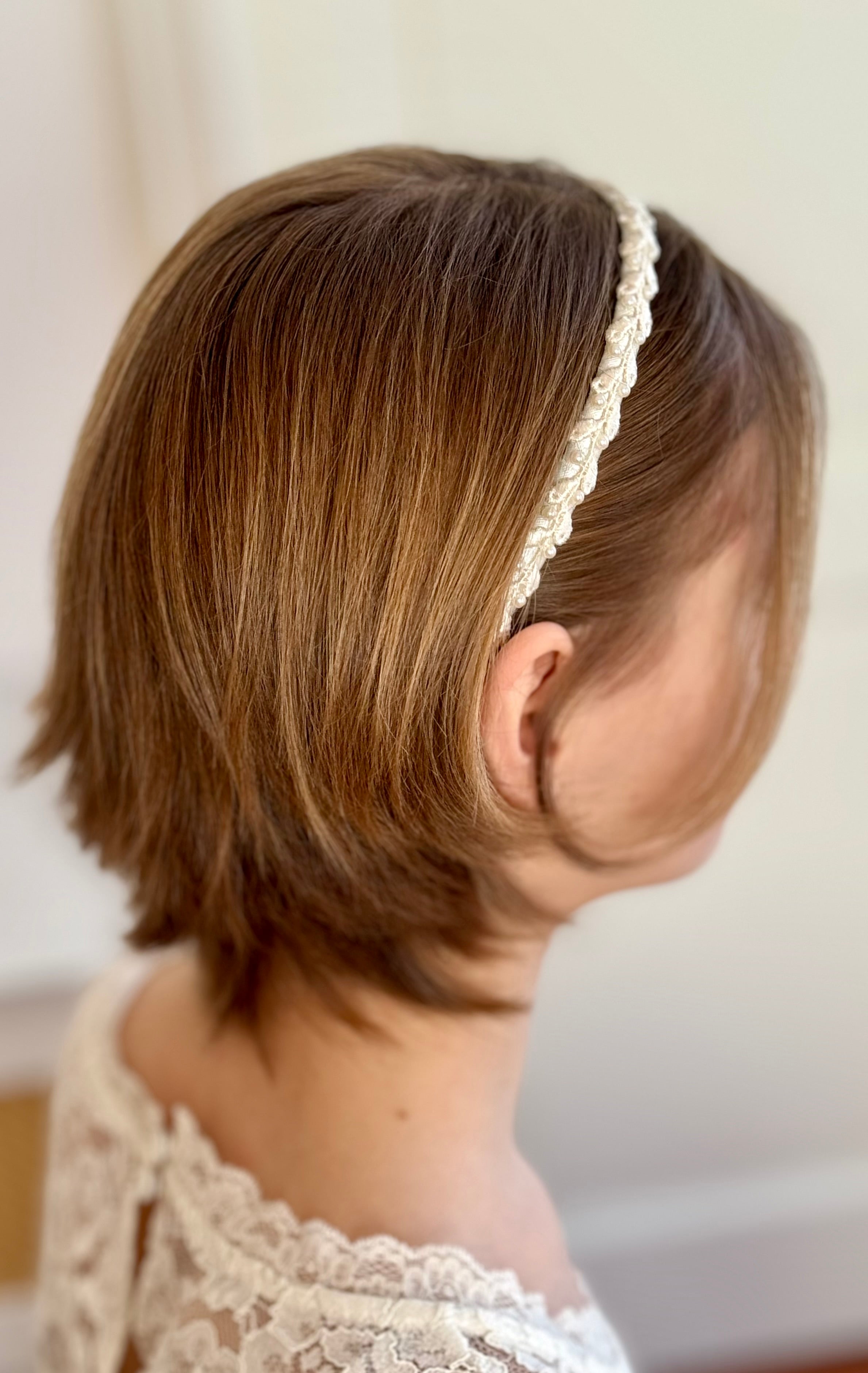 Haarreif Kommunion – Zarter Haarschmuck mit Spitze und Perlen