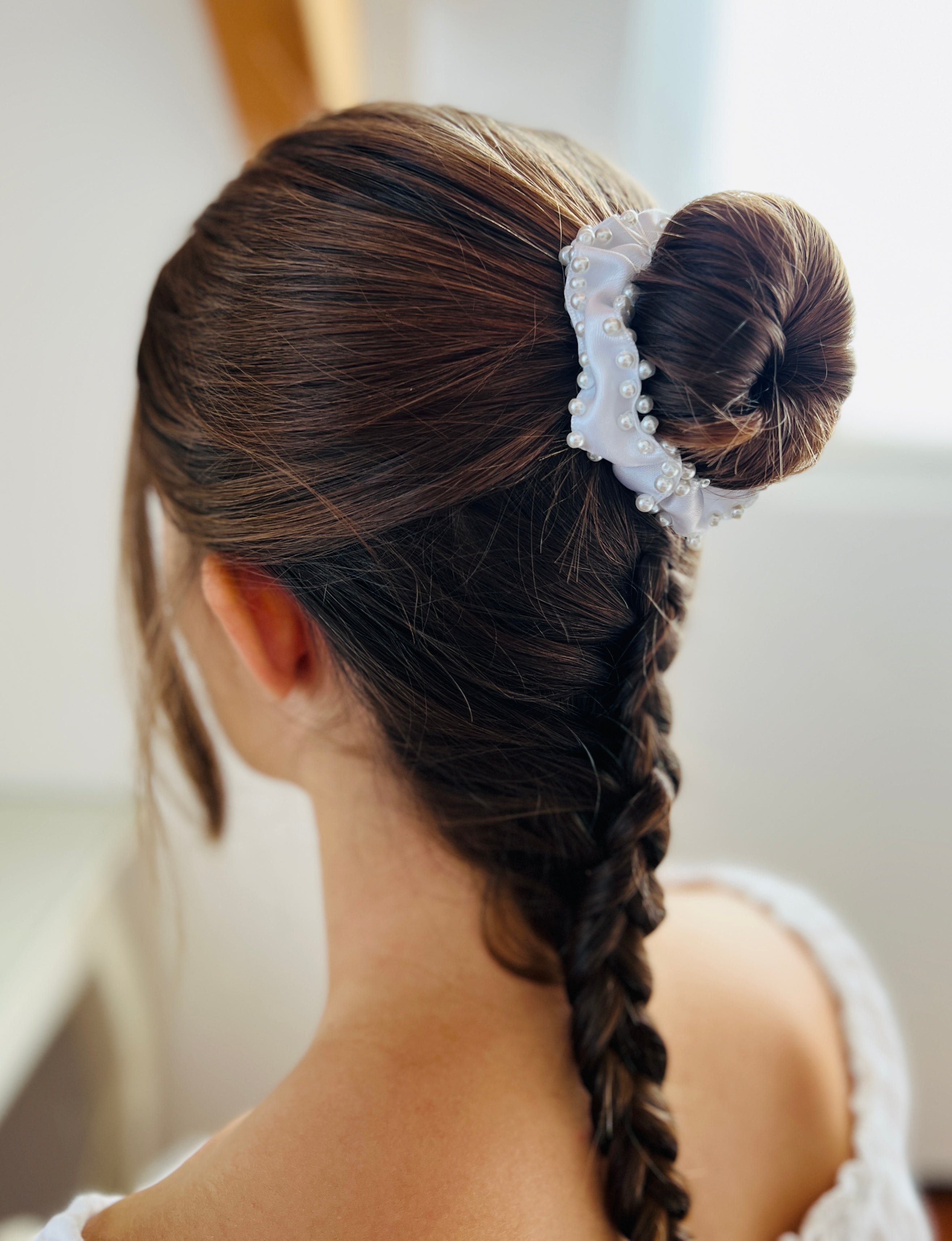 Dutt Haarband Kommunion – Weißes elastisches Haarband mit Perlen