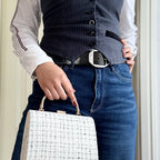 Tweed Clutch in Weiß-Schwarz – elegante Damen Abendtasche mit goldenem Henkel
