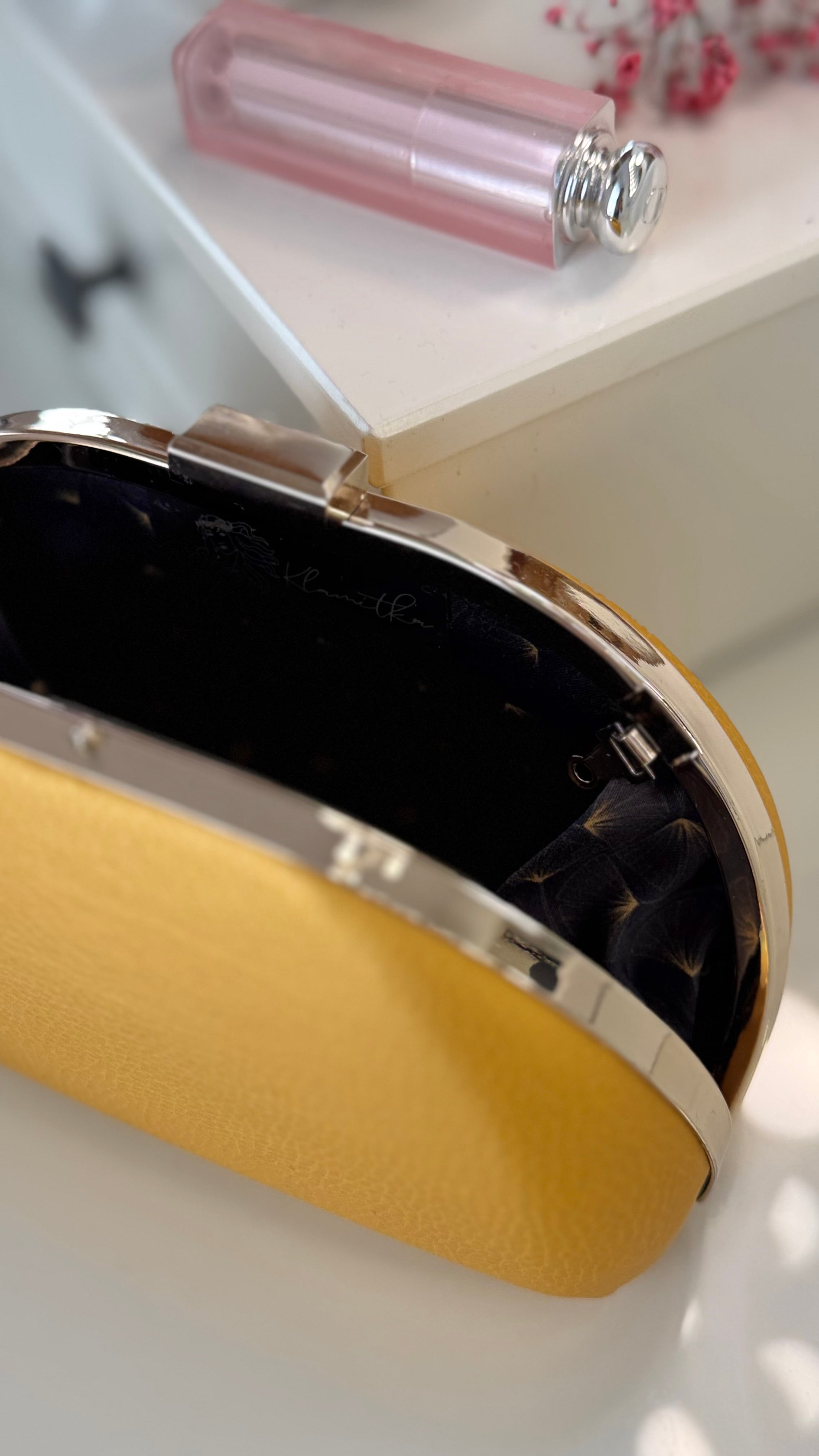 Gelbe Clutch – Elegante Abendtasche aus Lederimitat mit Goldkette