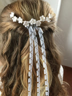 Weißer Haarkamm – Festlicher Kommunion Haarschmuck mit Blumen & Bändern