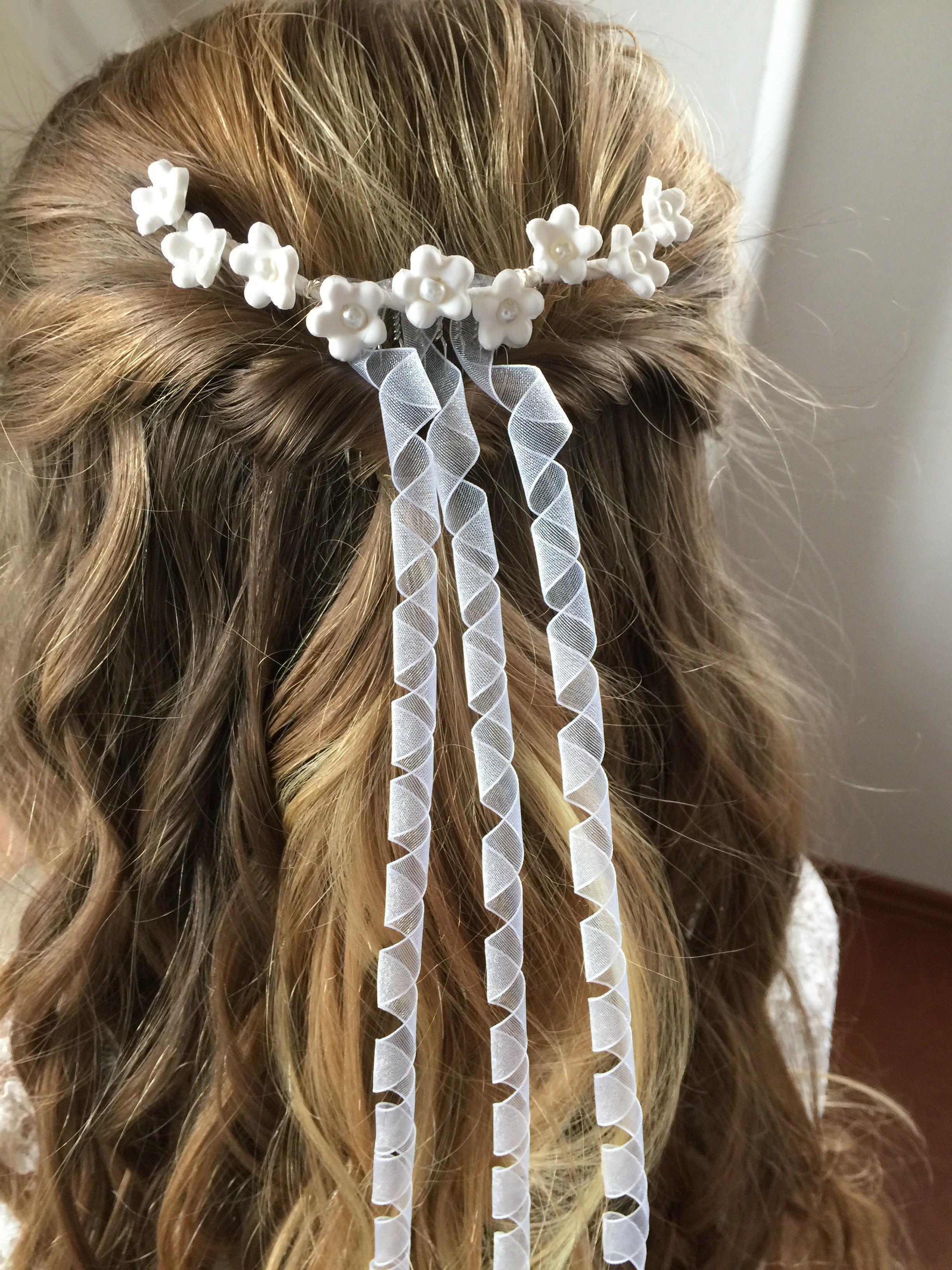 Weißer Haarkamm – Festlicher Kommunion Haarschmuck mit Blumen & Bändern