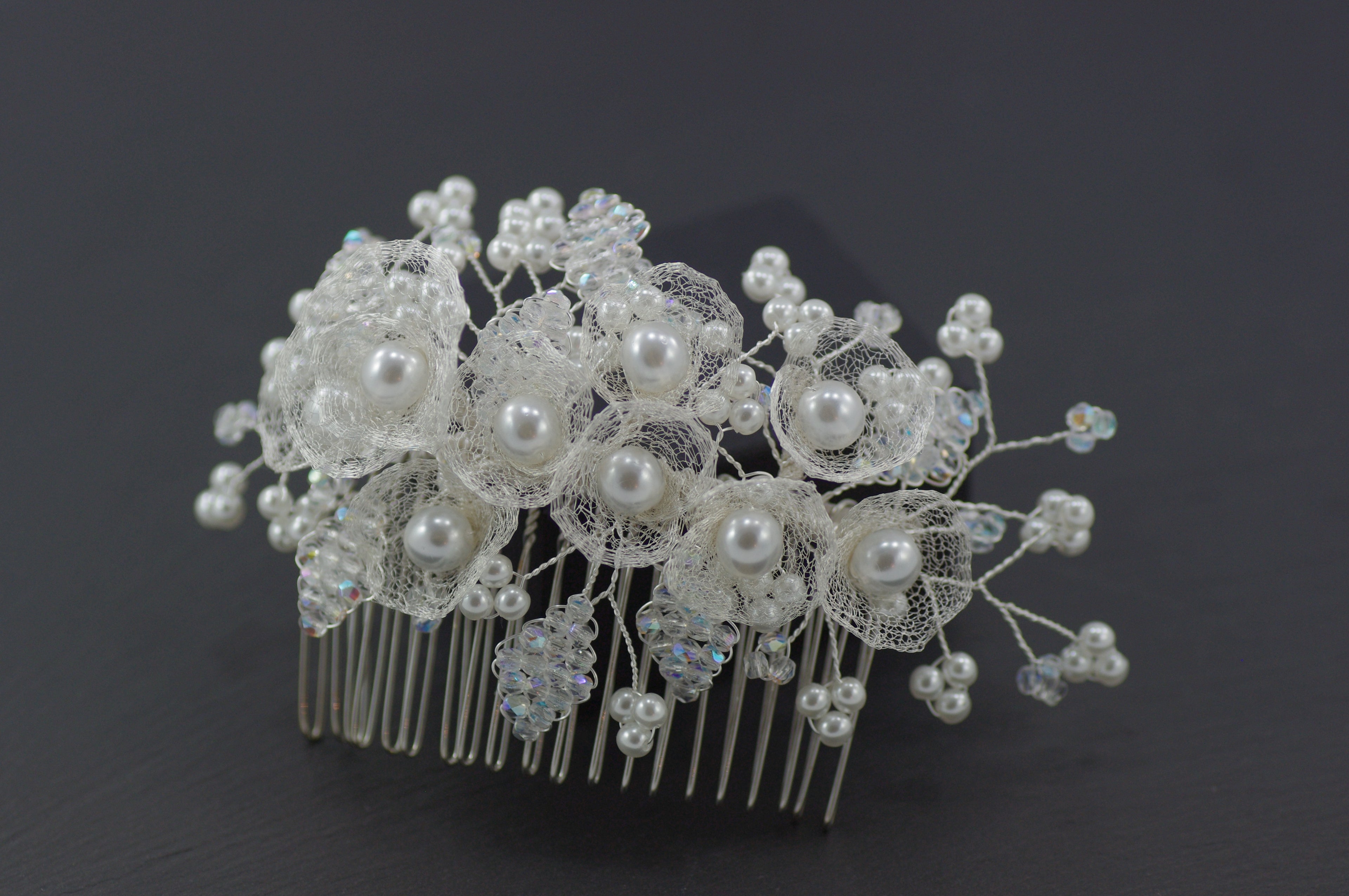 Braut Haarkamm – Silber-Weiß oder Gold-Ivory mit Perlen & Blumen