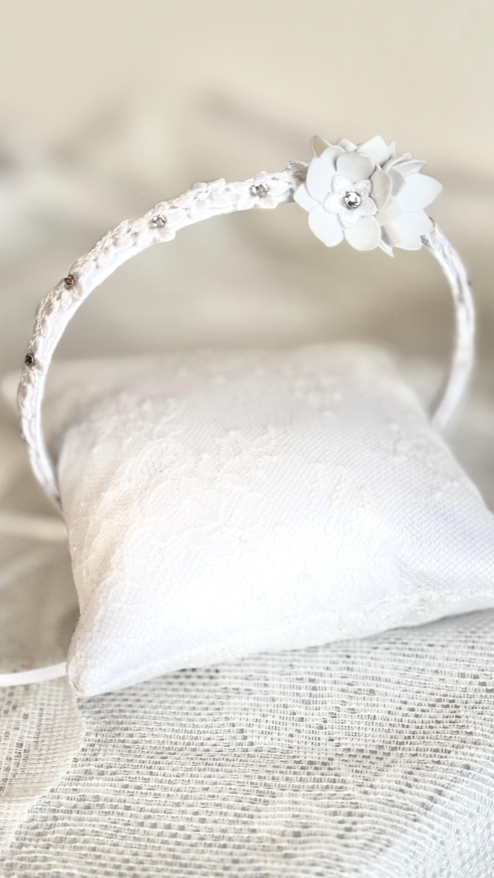 Haarreif Kommunion – Eleganter Blumen Haarreif mit Spitze & Strass