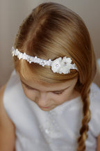 Haarreif Kommunion – Eleganter Blumen Haarreif mit Spitze & Strass