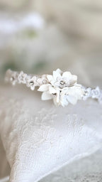 Haarreif Kommunion – Eleganter Blumen Haarreif mit Spitze & Strass