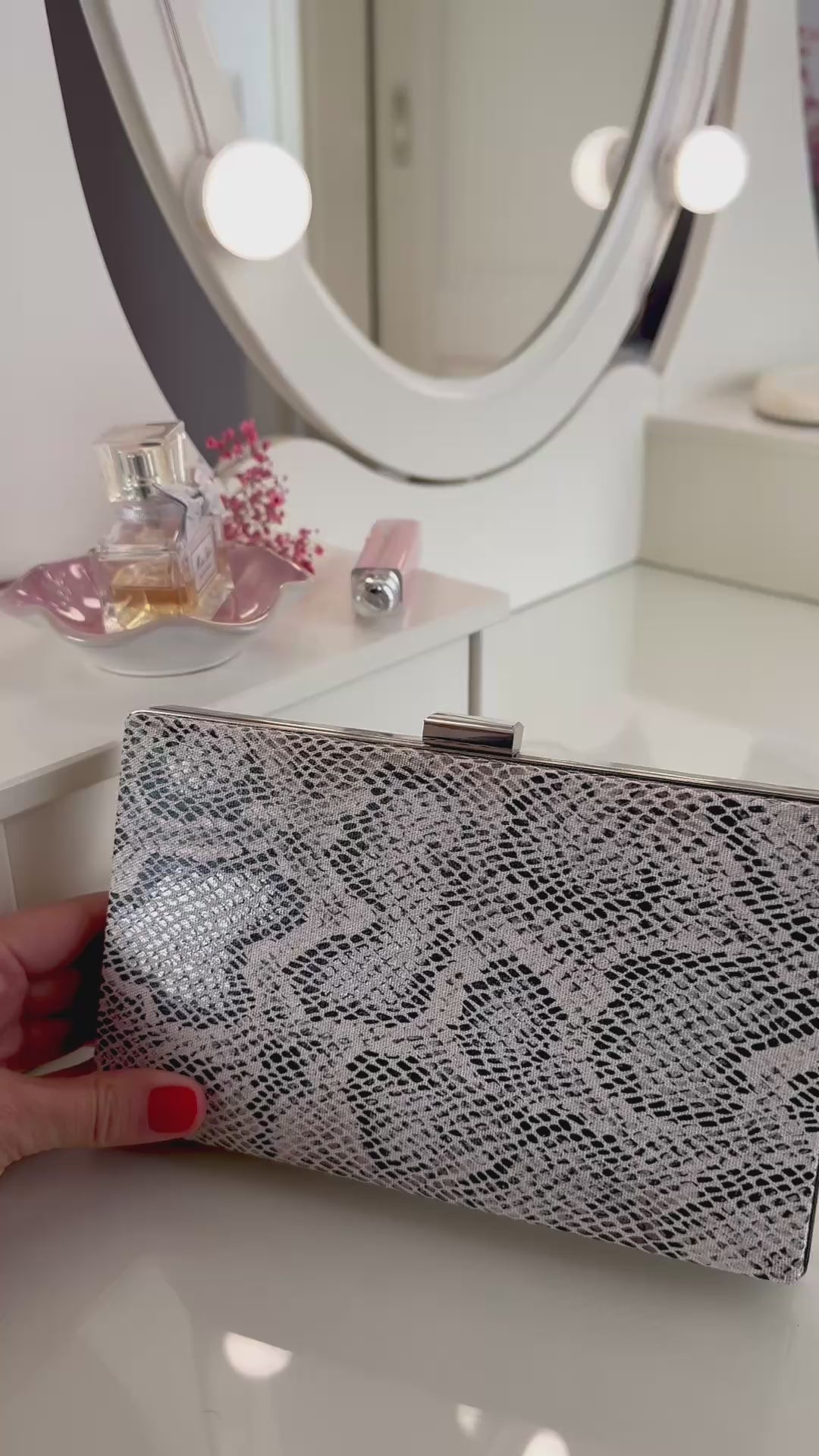 Clutch Snake Print – elegante Abendtasche in Schlangenoptik Weiß Schwarz | Damen