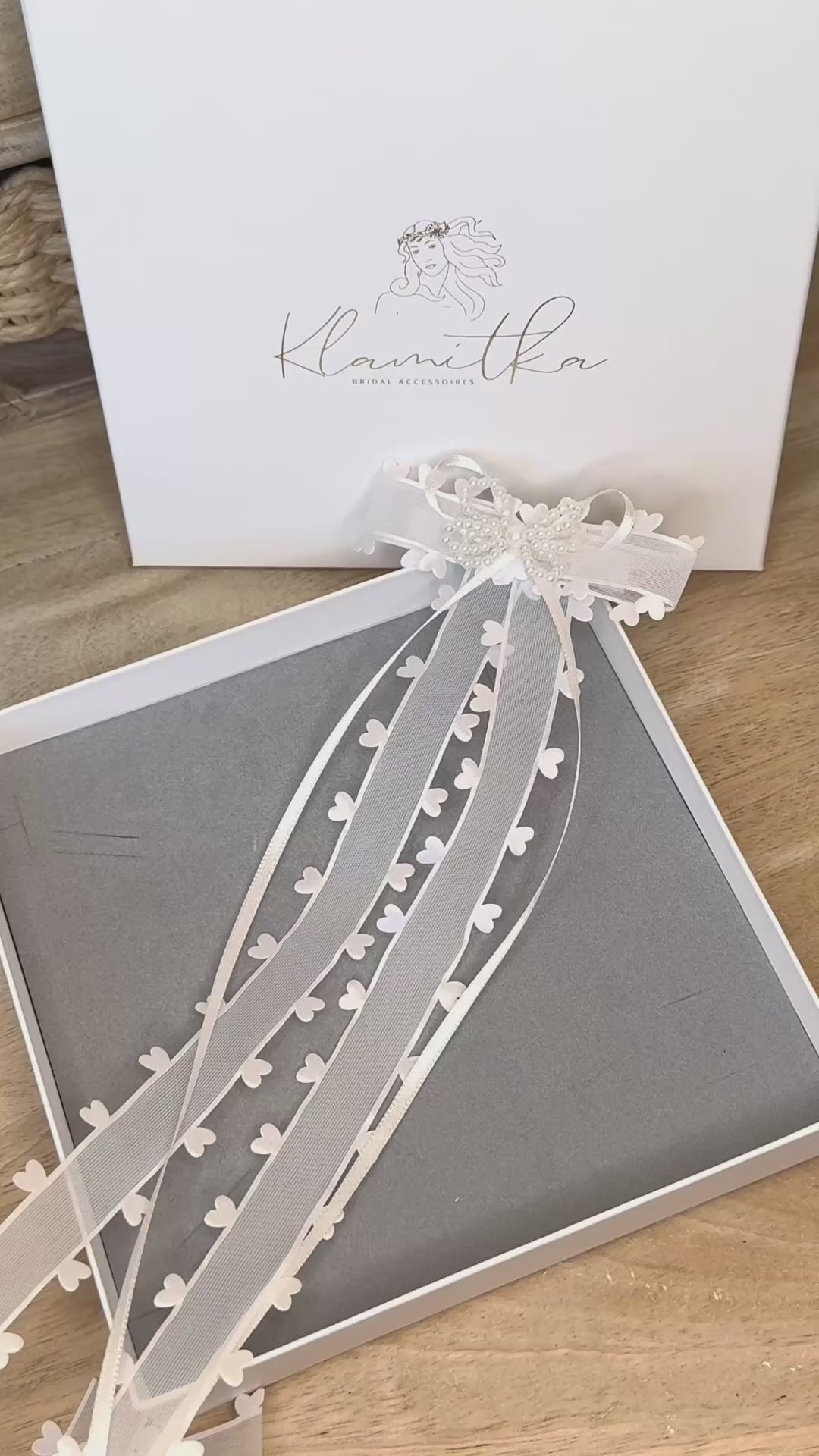 Kopfschmuck Kommunion – Haarschmuck Kommunion Schlicht mit Schleife, Perlen & langen Bändern | handgefertigt