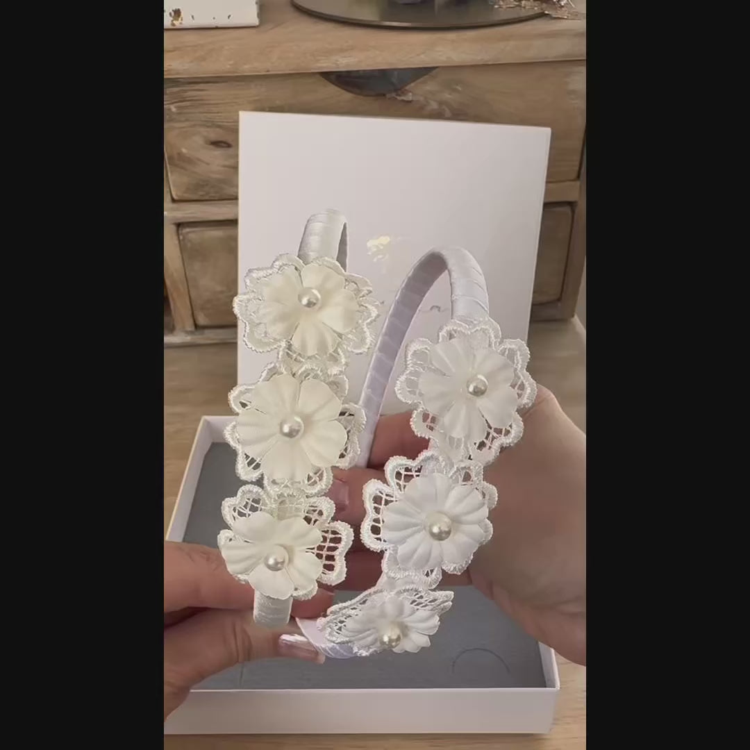 Kommunion Haarreif Blumen – Weiß oder Ivory, Stoffblumen mit Perlen