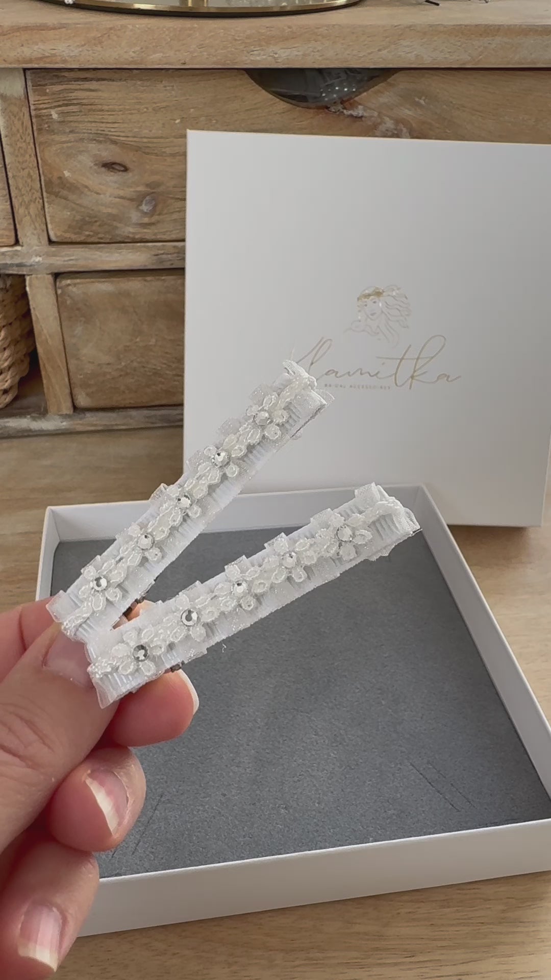 Kopfschmuck Kommunion, Haarspange für Kommunion,  mit zarten Perlenblüten.