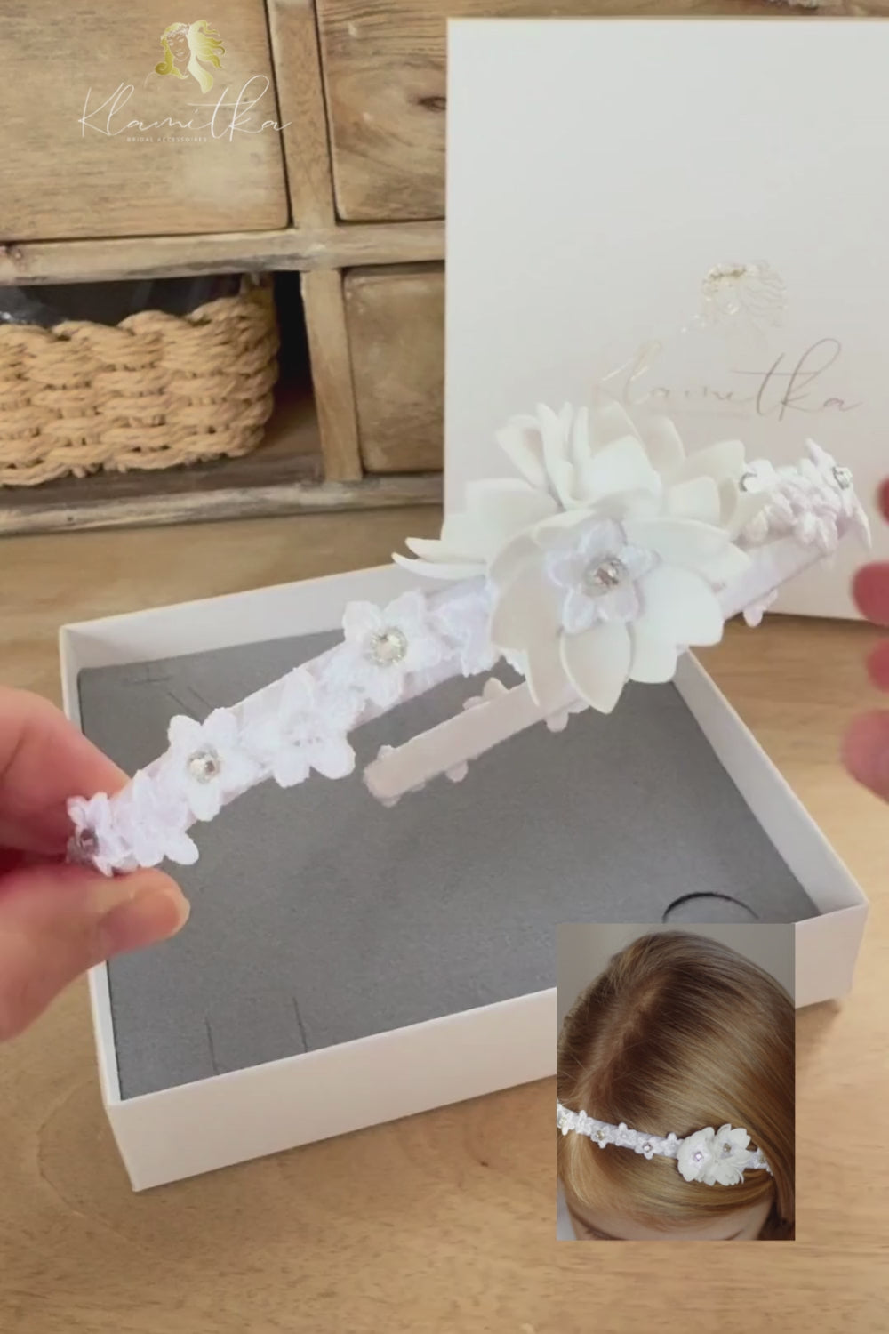 Haarreif Kommunion – Eleganter Blumen Haarreif mit Spitze & Strass