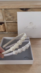 Kommunion Haarschmuck, Haarreif Kommunion mit Blumen und Perlen in ivory oder weiß