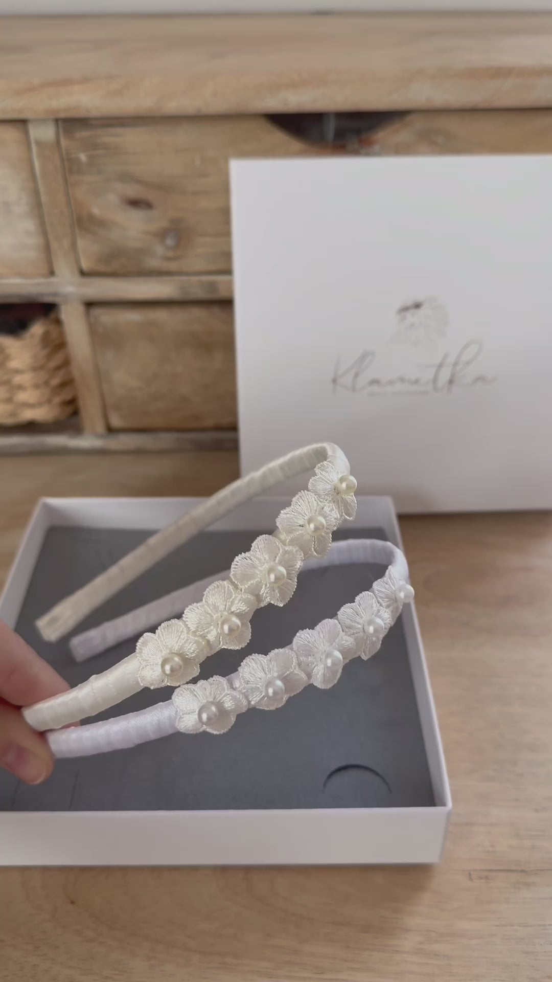 Kommunion Haarschmuck, Haarreif Kommunion mit Blumen und Perlen in ivory oder weiß